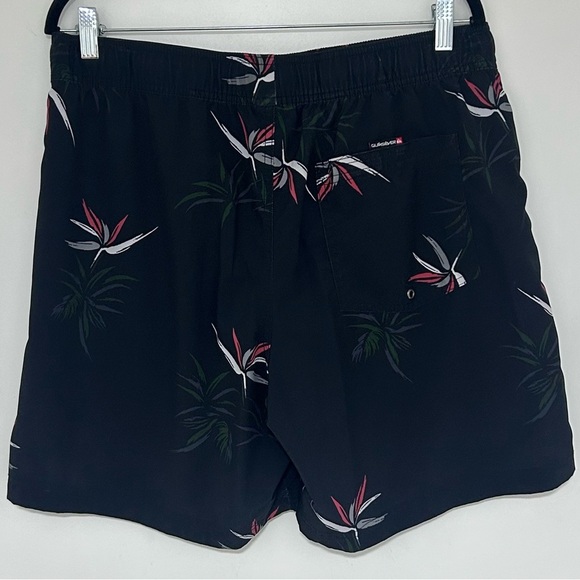 Quicksilver Men’s Black Printed Lined Board Shorts Size Large - Picture 3 of 8